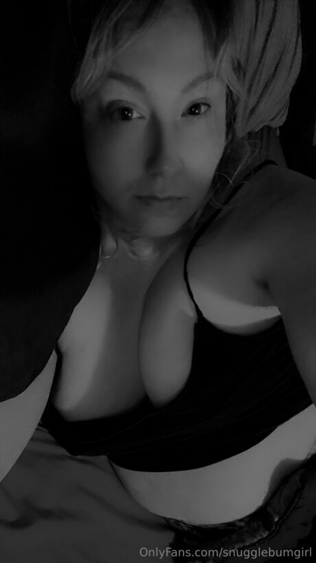 Foto di nudo di fuga di OnlyFans di Snugglebumgirl
