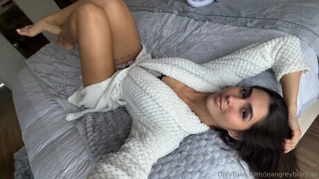 Foto di nudo di fuga di OnlyFans di Jeangreybiancaa