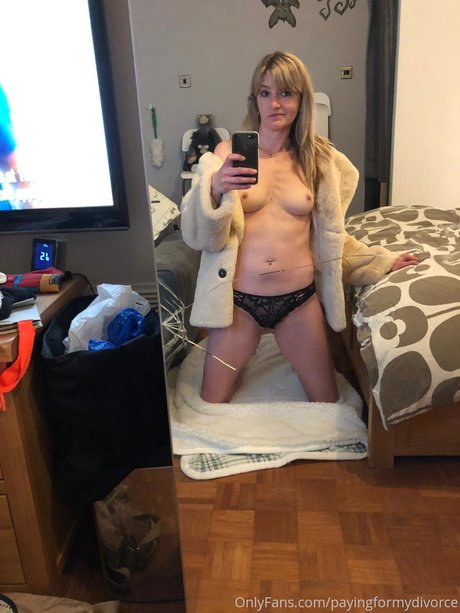 Foto di nudo di fuga di OnlyFans di Innocent Until Wet
