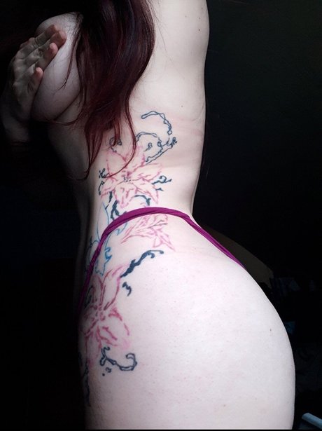 Foto di nudo di fuga di OnlyFans di Junie Dyana