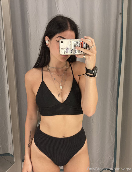 Foto di nudo di fuga di OnlyFans di Varganoni