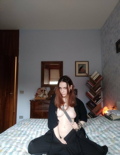Foto di nudo di fuga di OnlyFans di The Suicide Room