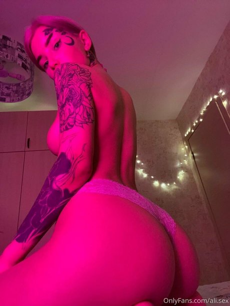 Foto di nudo di fuga di OnlyFans di Alice X