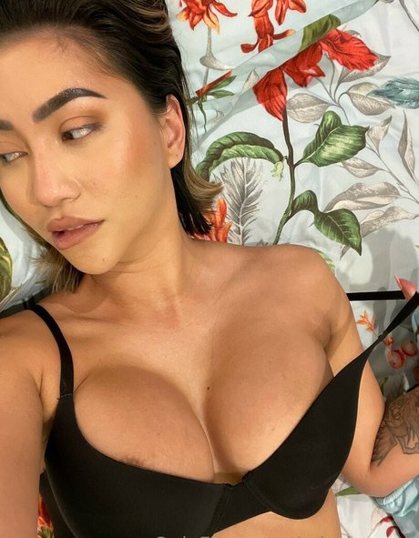 Foto di nudo di fuga di OnlyFans di Rosemary Radeva