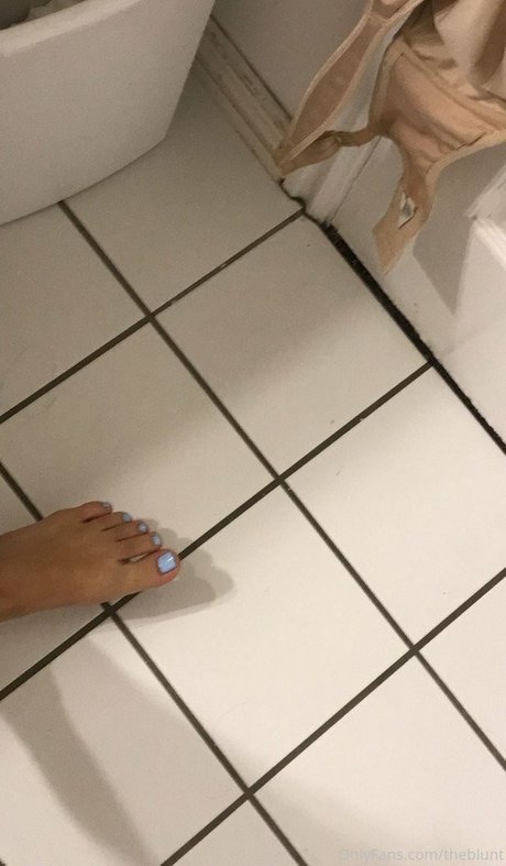 Foto di nudo di fuga di OnlyFans di Theblunt