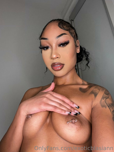 Foto di nudo di fuga di OnlyFans di Exoticblasiann