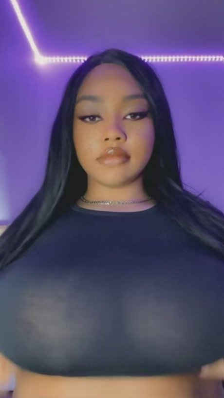 Foto di nudo di fuga di OnlyFans di Iris Black