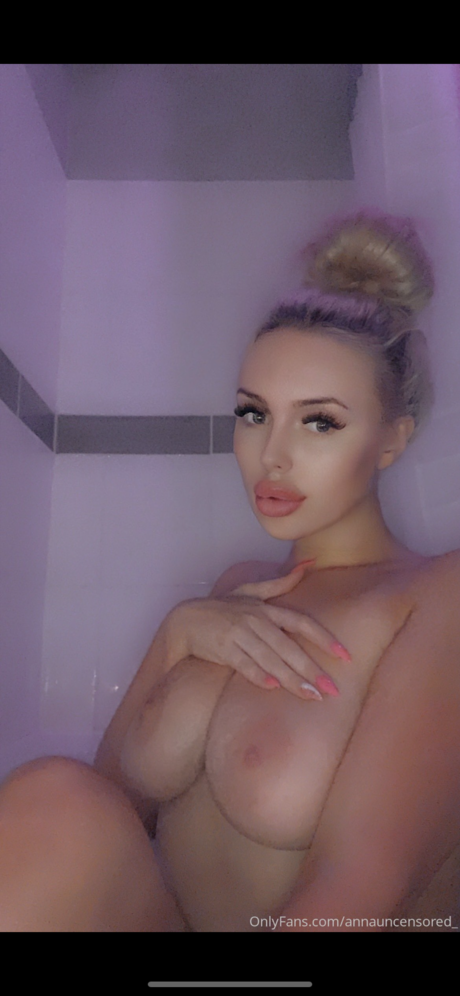 Foto di nudo di fuga di OnlyFans di A N N A R O S E