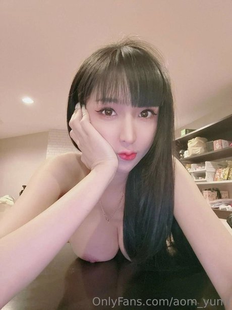 Foto di nudo di fuga di OnlyFans di Aom Yumi
