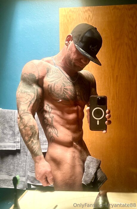 Foto di nudo di fuga di OnlyFans di Ryantate88