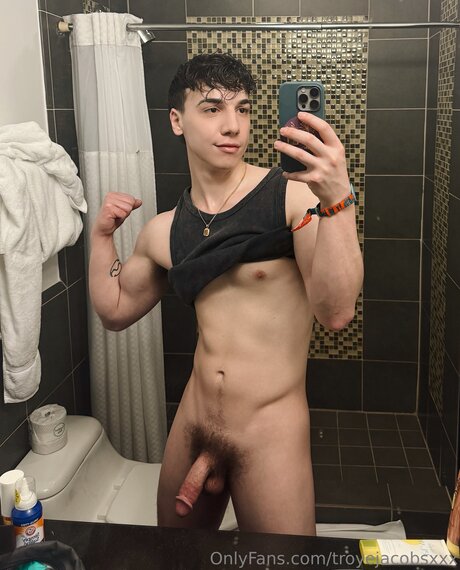 Foto di nudo di fuga di OnlyFans di Troyejacobsxxx