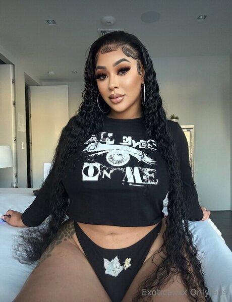 Foto di nudo di fuga di OnlyFans di Exoticaxxx