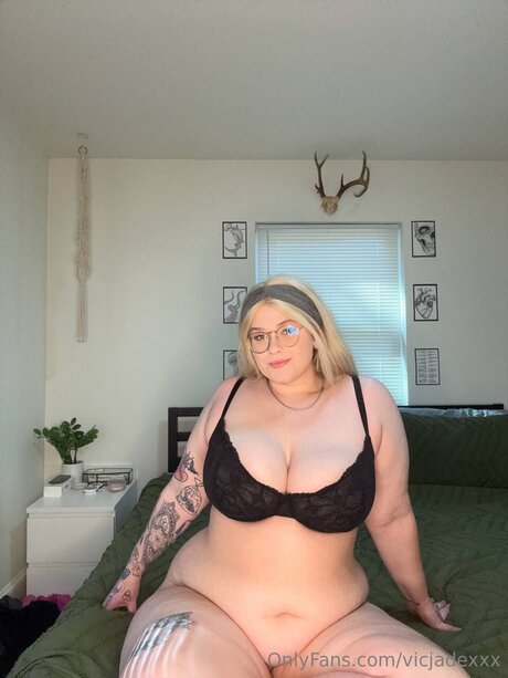 Foto di nudo di fuga di OnlyFans di Vicjadexxx