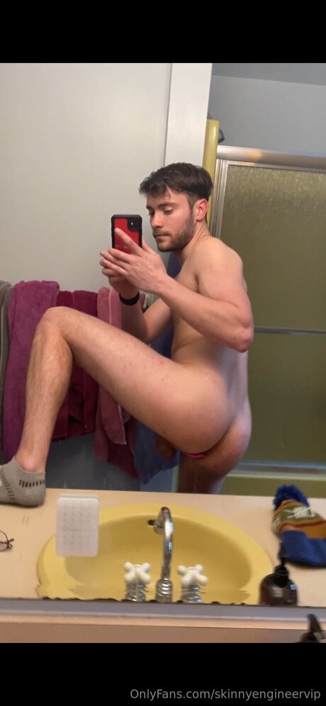Foto di nudo di fuga di OnlyFans di Skinnyengineervip