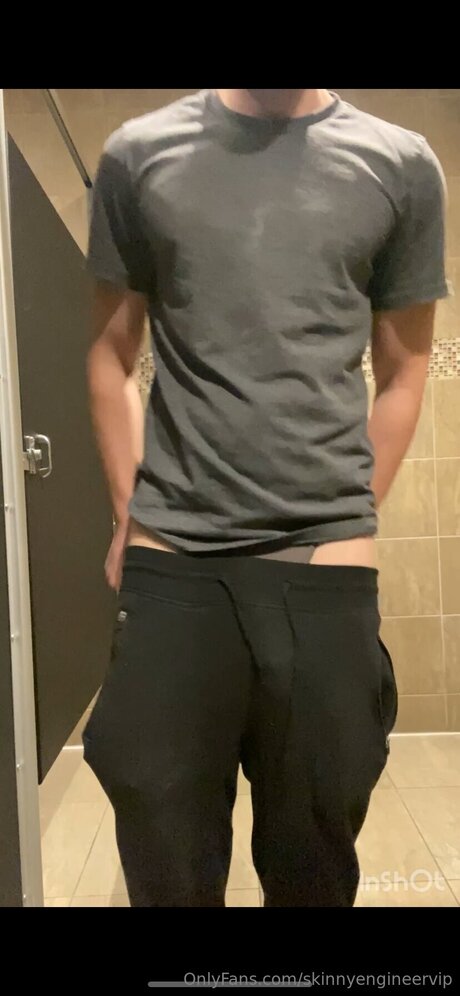 Foto di nudo di fuga di OnlyFans di Skinnyengineervip