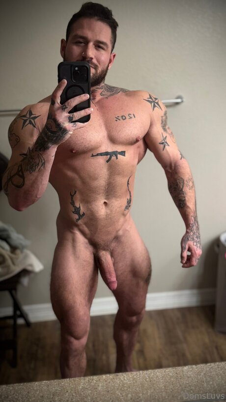 Foto di nudo di fuga di OnlyFans di Domsluvz