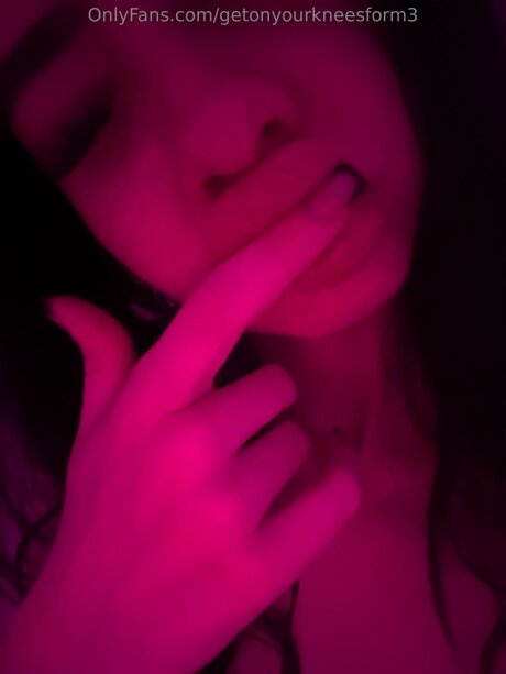 Foto di nudo di fuga di OnlyFans di Getonyourkneesform3