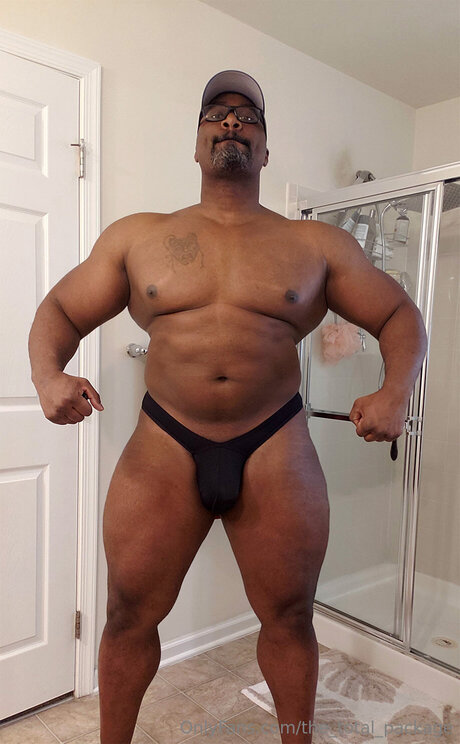 Foto di nudo di fuga di OnlyFans di The Total Package