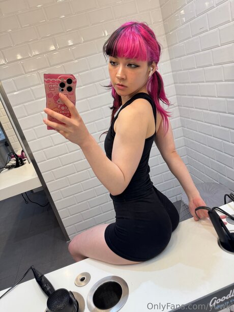 Foto di nudo di fuga di OnlyFans di Yuwki