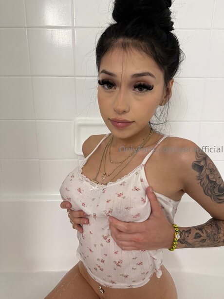 Foto di nudo di fuga di OnlyFans di Yeraofficial