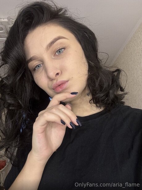 Foto di nudo di fuga di OnlyFans di Aria Flame