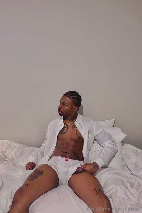 Foto di nudo di fuga di OnlyFans di Batonr