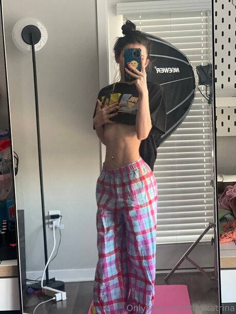 Foto di nudo di fuga di OnlyFans di Tinykatrina