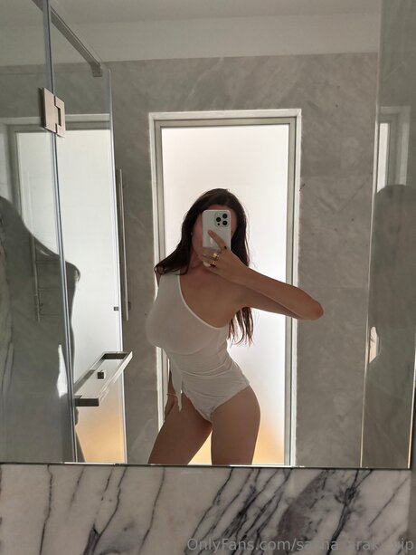 Foto di nudo di fuga di OnlyFans di Sasha Araki Vip