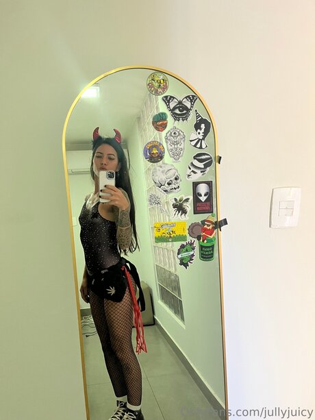 Foto di nudo di fuga di OnlyFans di Jullyjuicy