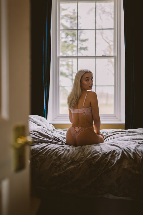 Foto di nudo di fuga di OnlyFans di Ella Baig