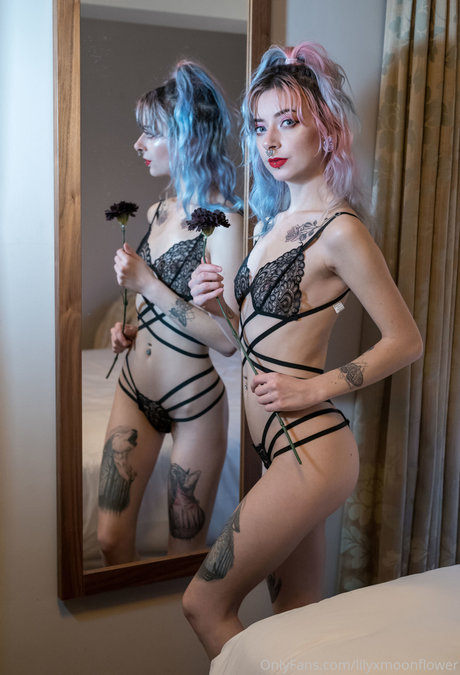Foto di nudo di fuga di OnlyFans di Lily Moonflower