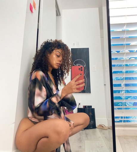 Foto di nudo di fuga di OnlyFans di Alia Kadir