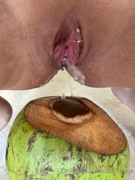 Foto di nudo di fuga di OnlyFans di Belle