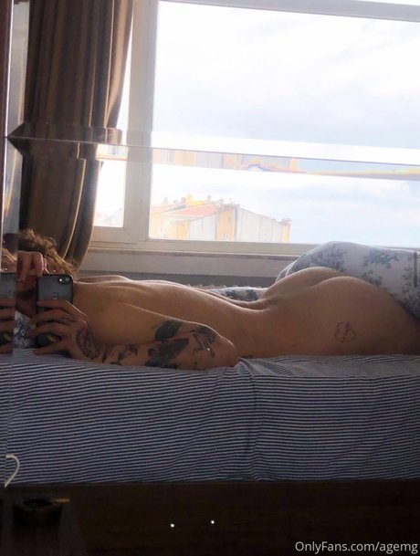 Foto di nudo di fuga di OnlyFans di Agemg Ecem