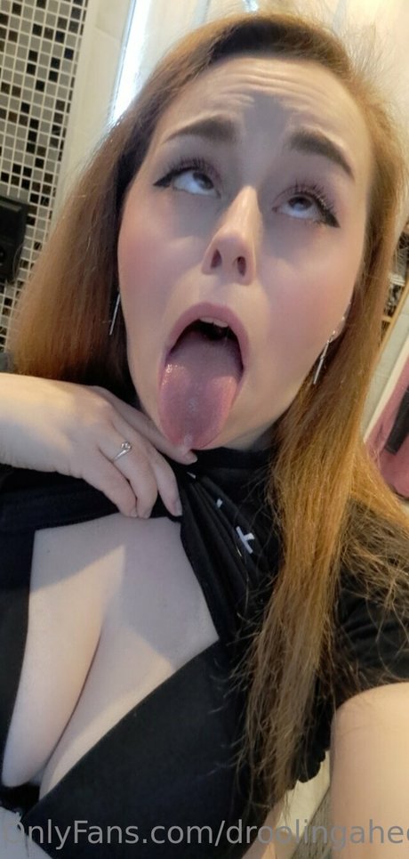 Foto di nudo di fuga di OnlyFans di Drooling Ahegao Queen