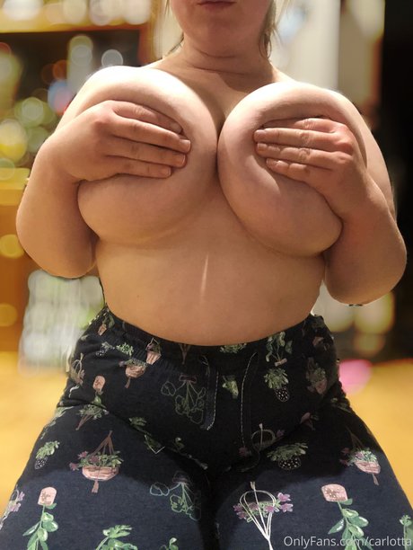 Foto di nudo di fuga di OnlyFans di Carlotta