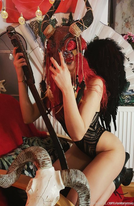 Foto di nudo di fuga di OnlyFans di Avery Mia