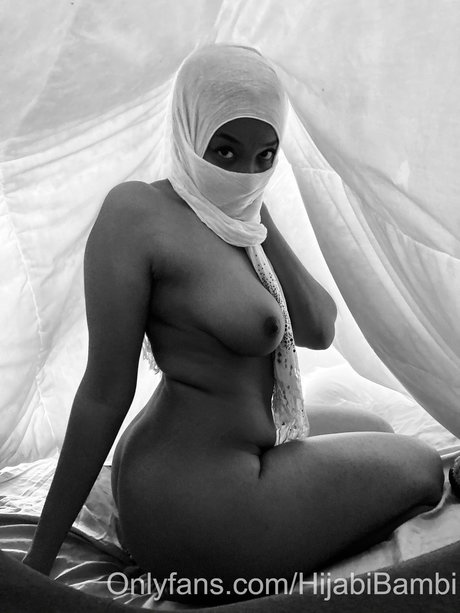 Foto di nudo di fuga di OnlyFans di Hijabi Bambi