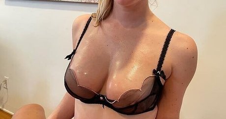Foto di nudo di fuga di OnlyFans di Busty Fairy