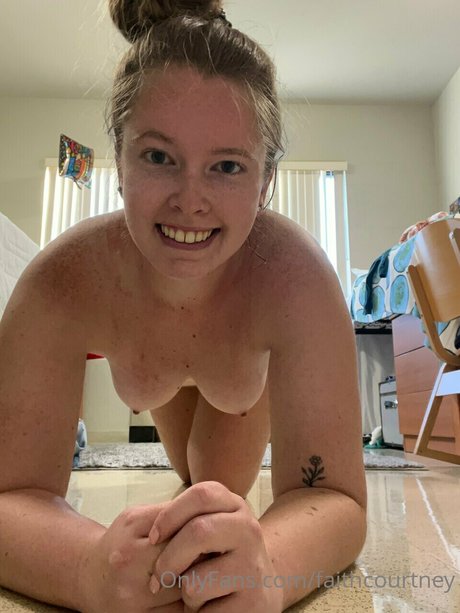 Foto di nudo di fuga di OnlyFans di Faith And Courtney