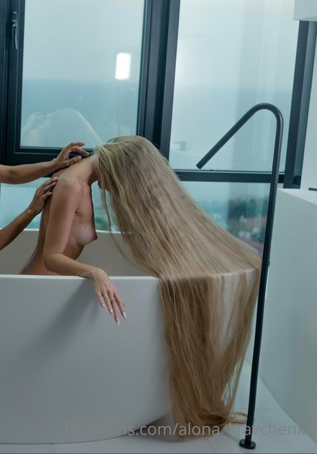 Foto di nudo di fuga di OnlyFans di Alona Kravchenko