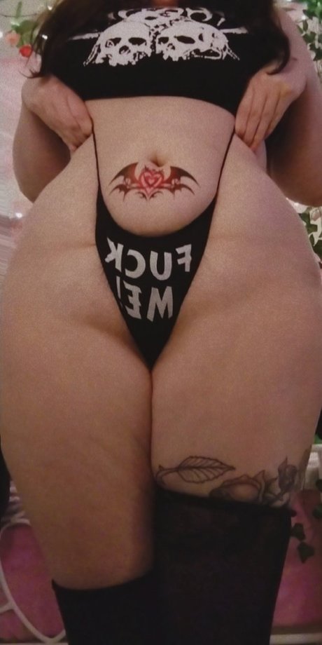 Foto di nudo di fuga di OnlyFans di Angel Babi