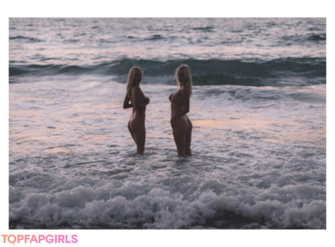 Foto di nudo di fuga di OnlyFans di Onlytwinz #204