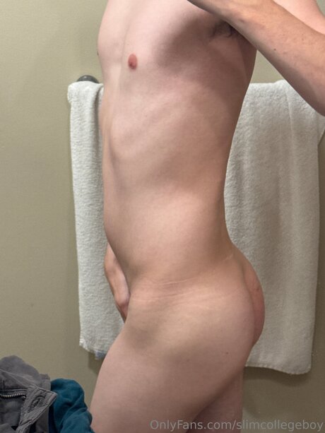 Foto di nudo di fuga di OnlyFans di Slimcollegeboy
