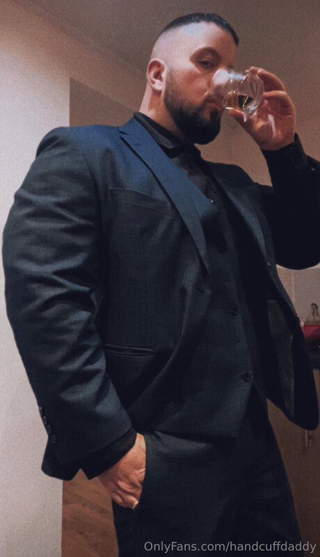 Foto di nudo di fuga di OnlyFans di Handcuffdaddy