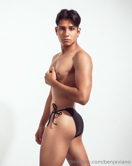 Foto di nudo di fuga di OnlyFans di Benjaviano