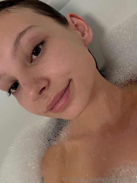 Foto di nudo di fuga di OnlyFans di Kattysmassage