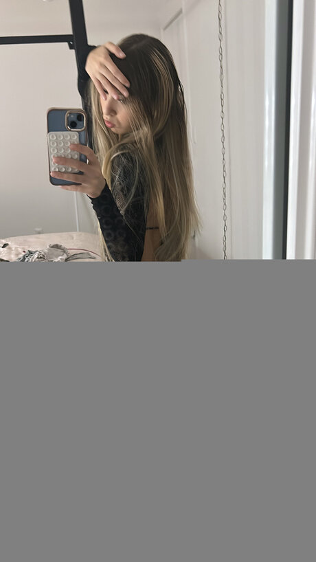 Foto di nudo di fuga di OnlyFans di Mariiii Herr122