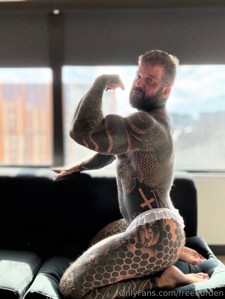 Foto di nudo di fuga di OnlyFans di Freedurden