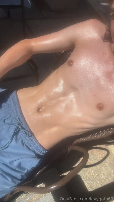 Foto di nudo di fuga di OnlyFans di Levygoth69